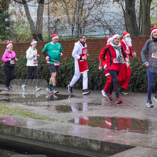 07.12.2025 - St. Pauli X-Mass-Run No. 15 Michael Burmester http://msf.ph/oto/9430183 07.12.2025 10:05:16 Laufen 1698, 1696, 2215, 1700, 4355, 214, 438, 2369 meine-sportfotos.de