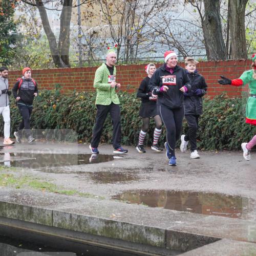 07.12.2025 - St. Pauli X-Mass-Run No. 15 Michael Burmester http://msf.ph/oto/9430187 07.12.2025 10:05:23 Laufen 3942 meine-sportfotos.de
