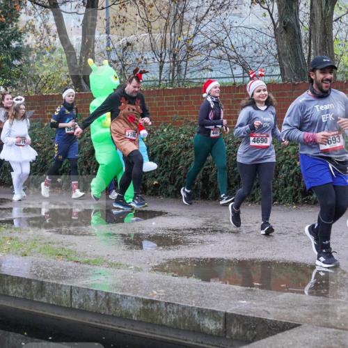 07.12.2025 - St. Pauli X-Mass-Run No. 15 Michael Burmester http://msf.ph/oto/9430191 07.12.2025 10:05:39 Laufen 2518, 716, 264, 446, 198, 4690, 693 meine-sportfotos.de