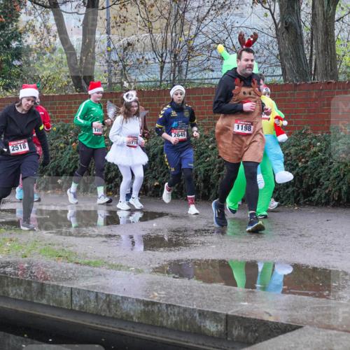 07.12.2025 - St. Pauli X-Mass-Run No. 15 Michael Burmester http://msf.ph/oto/9430193 07.12.2025 10:05:40 Laufen 1201, 2518, 716, 2649, 1198, 4690 meine-sportfotos.de
