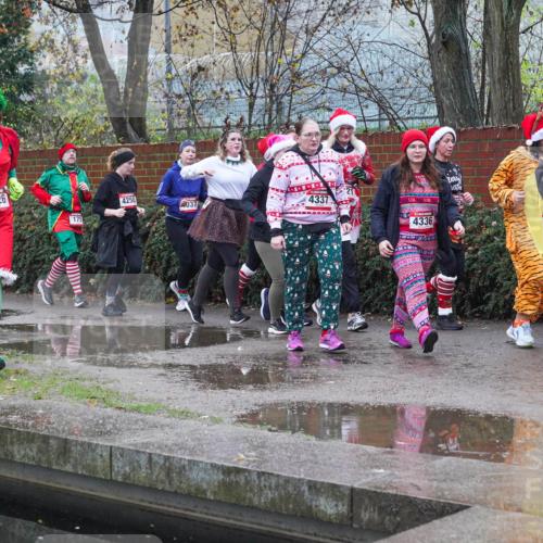 07.12.2025 - St. Pauli X-Mass-Run No. 15 Michael Burmester http://msf.ph/oto/9430196 07.12.2025 10:05:46 Laufen 4126, 175, 4250, 4337, 037, 4336, 36, 3517 meine-sportfotos.de