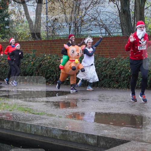 07.12.2025 - St. Pauli X-Mass-Run No. 15 Michael Burmester http://msf.ph/oto/9430200 07.12.2025 10:05:54 Laufen 3727, 2537 meine-sportfotos.de