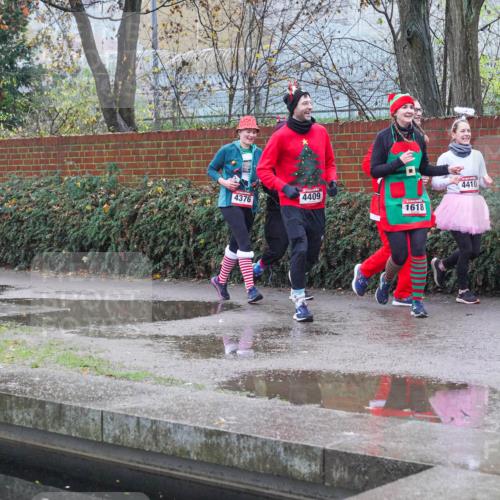 07.12.2025 - St. Pauli X-Mass-Run No. 15 Michael Burmester http://msf.ph/oto/9430205 07.12.2025 10:06:00 Laufen 4376, 4409, 1618, 4410 meine-sportfotos.de