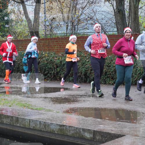 07.12.2025 - St. Pauli X-Mass-Run No. 15 Michael Burmester http://msf.ph/oto/9430224 07.12.2025 10:06:33 Laufen 2895, 3897, 2342, 99, 1308, 4147, 1507, 4149 meine-sportfotos.de