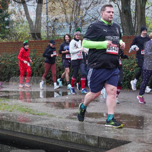 07.12.2025 - St. Pauli X-Mass-Run No. 15 Michael Burmester http://msf.ph/oto/9430240 07.12.2025 10:06:59 Laufen 470, 4709, 1075, 3543, 47, 184, 31, 3548 meine-sportfotos.de