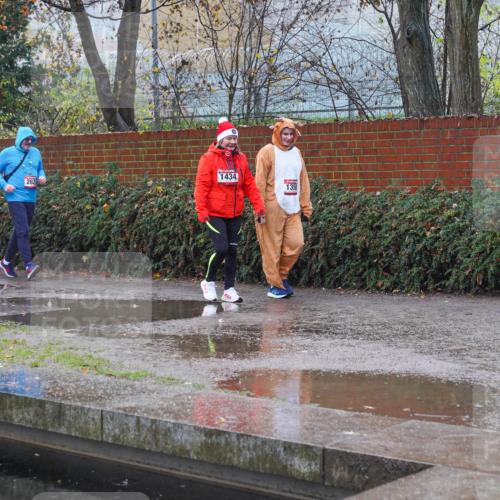 07.12.2025 - St. Pauli X-Mass-Run No. 15 Michael Burmester http://msf.ph/oto/9430269 07.12.2025 10:10:10 Laufen 2621, 2622, 1434, 1358 meine-sportfotos.de