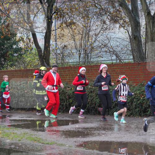 07.12.2025 - St. Pauli X-Mass-Run No. 15 Michael Burmester http://msf.ph/oto/9430422 07.12.2025 10:23:22 Laufen 2356, 1948, 4857, 407, 1275, 2535, 232 meine-sportfotos.de