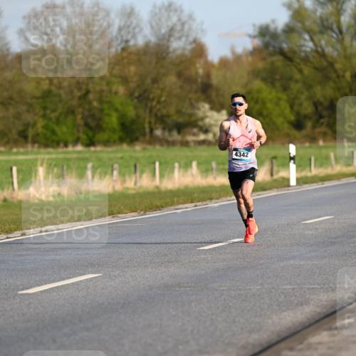 12.04.2026 - 45. Internationalen Wilhelmsburger Insellauf Dr. Thomas Lammeyer http://msf.ph/oto/9430512 12.04.2026 09:07:03 Laufen 4342 meine-sportfotos.de