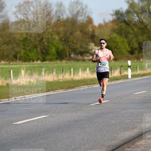 12.04.2026 - 45. Internationalen Wilhelmsburger Insellauf Dr. Thomas Lammeyer http://msf.ph/oto/9430513 12.04.2026 09:07:03 Laufen 4342 meine-sportfotos.de