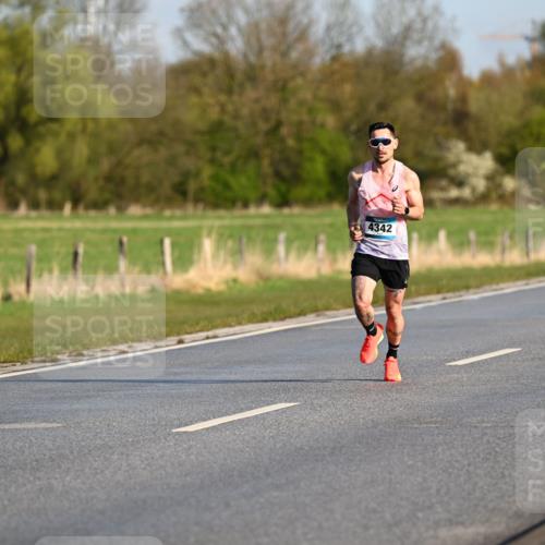 12.04.2026 - 45. Internationalen Wilhelmsburger Insellauf Dr. Thomas Lammeyer http://msf.ph/oto/9430519 12.04.2026 09:07:03 Laufen 4342 meine-sportfotos.de