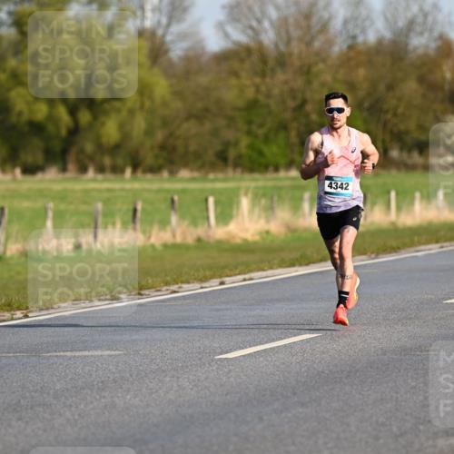 12.04.2026 - 45. Internationalen Wilhelmsburger Insellauf Dr. Thomas Lammeyer http://msf.ph/oto/9430522 12.04.2026 09:07:04 Laufen 4342, 41, 56 meine-sportfotos.de