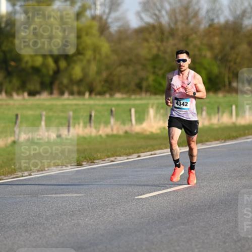 12.04.2026 - 45. Internationalen Wilhelmsburger Insellauf Dr. Thomas Lammeyer http://msf.ph/oto/9430524 12.04.2026 09:07:04 Laufen 4342 meine-sportfotos.de