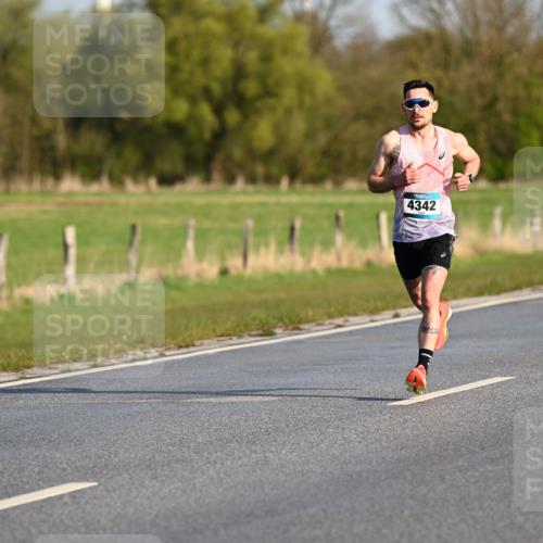 12.04.2026 - 45. Internationalen Wilhelmsburger Insellauf Dr. Thomas Lammeyer http://msf.ph/oto/9430527 12.04.2026 09:07:05 Laufen 4342, 241, 56 meine-sportfotos.de