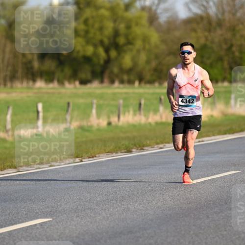 12.04.2026 - 45. Internationalen Wilhelmsburger Insellauf Dr. Thomas Lammeyer http://msf.ph/oto/9430528 12.04.2026 09:07:05 Laufen 4342 meine-sportfotos.de