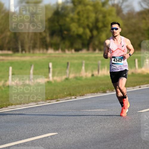 12.04.2026 - 45. Internationalen Wilhelmsburger Insellauf Dr. Thomas Lammeyer http://msf.ph/oto/9430531 12.04.2026 09:07:05 Laufen 4342 meine-sportfotos.de