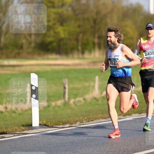 12.04.2026 - 45. Internationalen Wilhelmsburger Insellauf Dr. Thomas Lammeyer http://msf.ph/oto/9430594 12.04.2026 09:07:24 Laufen 7001, 352, 2408 meine-sportfotos.de