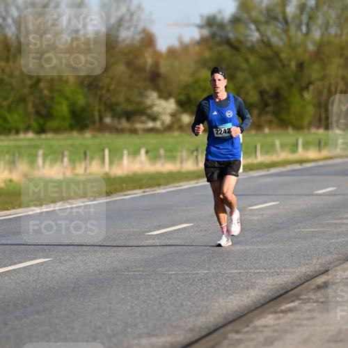 12.04.2026 - 45. Internationalen Wilhelmsburger Insellauf Dr. Thomas Lammeyer http://msf.ph/oto/9430695 12.04.2026 09:08:23 Laufen 2242 meine-sportfotos.de
