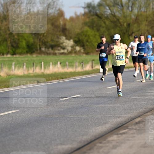 12.04.2026 - 45. Internationalen Wilhelmsburger Insellauf Dr. Thomas Lammeyer http://msf.ph/oto/9430707 12.04.2026 09:08:27 Laufen 2760, 5439, 2409, 2983 meine-sportfotos.de