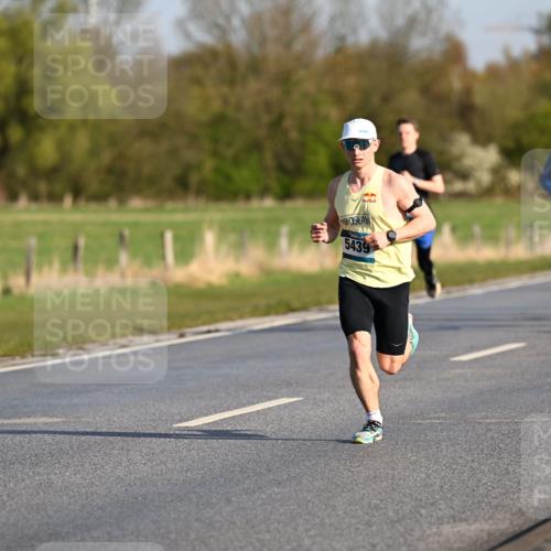 12.04.2026 - 45. Internationalen Wilhelmsburger Insellauf Dr. Thomas Lammeyer http://msf.ph/oto/9430725 12.04.2026 09:08:29 Laufen 5439, 2456 meine-sportfotos.de