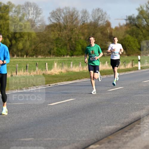 12.04.2026 - 45. Internationalen Wilhelmsburger Insellauf Dr. Thomas Lammeyer http://msf.ph/oto/9430755 12.04.2026 09:08:34 Laufen 2409, 2874, 2873 meine-sportfotos.de