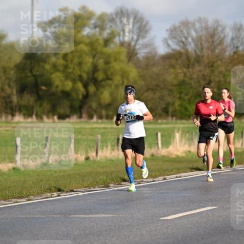 12.04.2026 - 45. Internationalen Wilhelmsburger Insellauf Dr. Thomas Lammeyer http://msf.ph/oto/9430968 12.04.2026 09:09:53 Laufen 10, 2970, 5456 meine-sportfotos.de