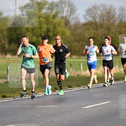 12.04.2026 - 45. Internationalen Wilhelmsburger Insellauf Dr. Thomas Lammeyer http://msf.ph/oto/9431042 12.04.2026 09:10:16 Laufen 5554, 4205, 4863, 682 meine-sportfotos.de