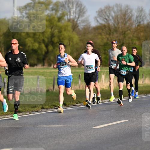 12.04.2026 - 45. Internationalen Wilhelmsburger Insellauf Dr. Thomas Lammeyer http://msf.ph/oto/9431046 12.04.2026 09:10:17 Laufen 5838, 5554, 4863, 4205, 3401, 3682 meine-sportfotos.de