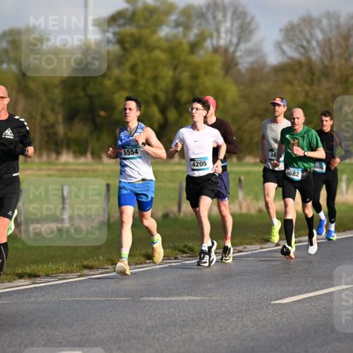 12.04.2026 - 45. Internationalen Wilhelmsburger Insellauf Dr. Thomas Lammeyer http://msf.ph/oto/9431051 12.04.2026 09:10:17 Laufen 4863, 5554, 4205, 3682, 1605 meine-sportfotos.de