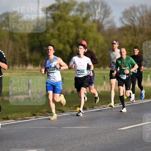 12.04.2026 - 45. Internationalen Wilhelmsburger Insellauf Dr. Thomas Lammeyer http://msf.ph/oto/9431052 12.04.2026 09:10:18 Laufen 3, 5554, 4205, 34, 682 meine-sportfotos.de