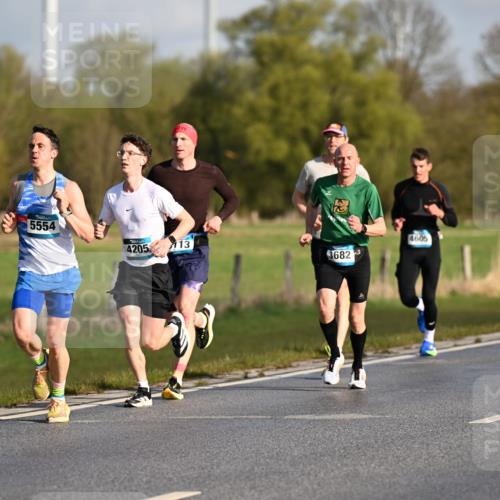 12.04.2026 - 45. Internationalen Wilhelmsburger Insellauf Dr. Thomas Lammeyer http://msf.ph/oto/9431059 12.04.2026 09:10:19 Laufen 5554, 4205, 13, 3682, 4605 meine-sportfotos.de