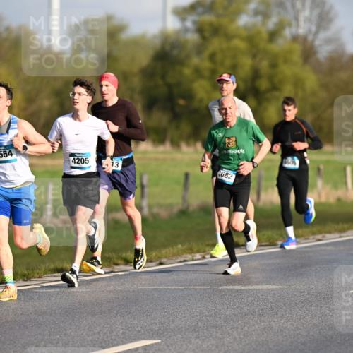 12.04.2026 - 45. Internationalen Wilhelmsburger Insellauf Dr. Thomas Lammeyer http://msf.ph/oto/9431061 12.04.2026 09:10:19 Laufen 1605, 5554, 4205, 13, 3682 meine-sportfotos.de