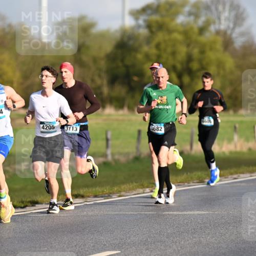 12.04.2026 - 45. Internationalen Wilhelmsburger Insellauf Dr. Thomas Lammeyer http://msf.ph/oto/9431062 12.04.2026 09:10:19 Laufen 5554, 4205, 3682, 3113 meine-sportfotos.de