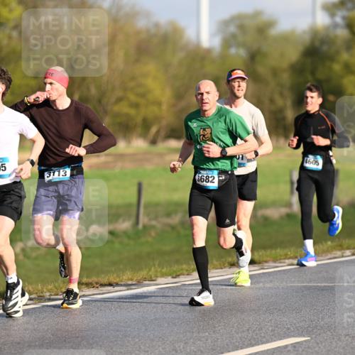 12.04.2026 - 45. Internationalen Wilhelmsburger Insellauf Dr. Thomas Lammeyer http://msf.ph/oto/9431069 12.04.2026 09:10:20 Laufen 4205, 3113, 3682, 4605 meine-sportfotos.de
