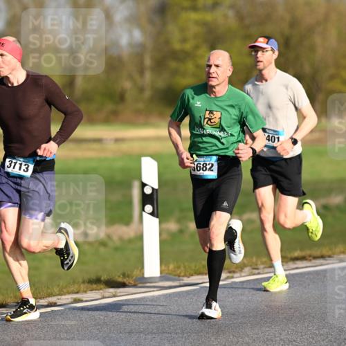 12.04.2026 - 45. Internationalen Wilhelmsburger Insellauf Dr. Thomas Lammeyer http://msf.ph/oto/9431077 12.04.2026 09:10:21 Laufen 4205, 3113, 3682, 401, 4605 meine-sportfotos.de