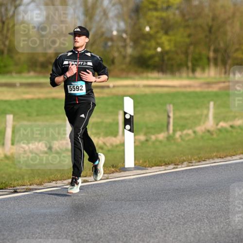 12.04.2026 - 45. Internationalen Wilhelmsburger Insellauf Dr. Thomas Lammeyer http://msf.ph/oto/9431204 12.04.2026 09:10:46 Laufen 5592 meine-sportfotos.de