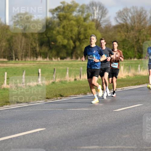 12.04.2026 - 45. Internationalen Wilhelmsburger Insellauf Dr. Thomas Lammeyer http://msf.ph/oto/9431208 12.04.2026 09:10:51 Laufen 5652, 3262, 2789 meine-sportfotos.de