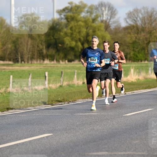 12.04.2026 - 45. Internationalen Wilhelmsburger Insellauf Dr. Thomas Lammeyer http://msf.ph/oto/9431210 12.04.2026 09:10:51 Laufen 5652, 117, 3262, 2789 meine-sportfotos.de