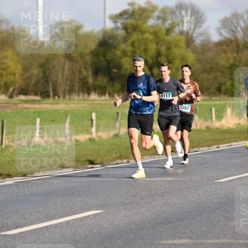 12.04.2026 - 45. Internationalen Wilhelmsburger Insellauf Dr. Thomas Lammeyer http://msf.ph/oto/9431213 12.04.2026 09:10:51 Laufen 4117, 3262, 2789 meine-sportfotos.de