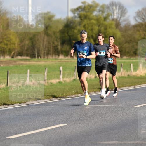 12.04.2026 - 45. Internationalen Wilhelmsburger Insellauf Dr. Thomas Lammeyer http://msf.ph/oto/9431214 12.04.2026 09:10:52 Laufen 5652, 4117, 2789, 262 meine-sportfotos.de