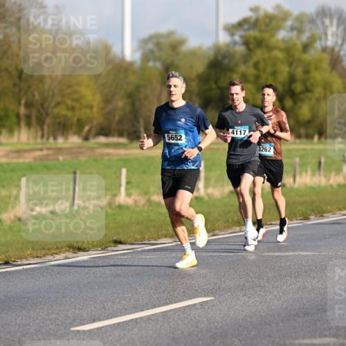 12.04.2026 - 45. Internationalen Wilhelmsburger Insellauf Dr. Thomas Lammeyer http://msf.ph/oto/9431219 12.04.2026 09:10:52 Laufen 4117, 5652, 1, 2789, 3262 meine-sportfotos.de