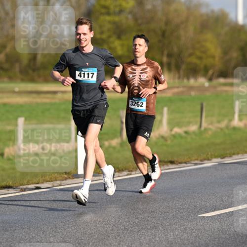 12.04.2026 - 45. Internationalen Wilhelmsburger Insellauf Dr. Thomas Lammeyer http://msf.ph/oto/9431231 12.04.2026 09:10:54 Laufen 4117, 3262, 2789 meine-sportfotos.de
