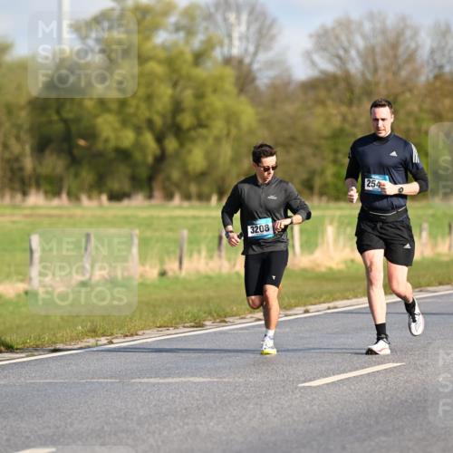 12.04.2026 - 45. Internationalen Wilhelmsburger Insellauf Dr. Thomas Lammeyer http://msf.ph/oto/9431283 12.04.2026 09:11:10 Laufen 3208, 254, 4003 meine-sportfotos.de