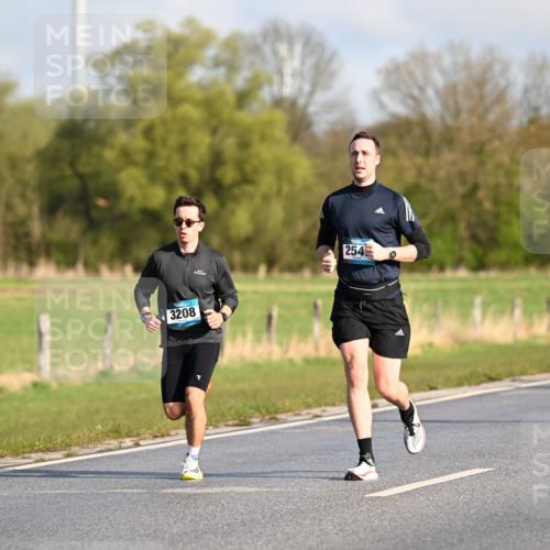 12.04.2026 - 45. Internationalen Wilhelmsburger Insellauf Dr. Thomas Lammeyer http://msf.ph/oto/9431285 12.04.2026 09:11:10 Laufen 3208, 254, 4003 meine-sportfotos.de