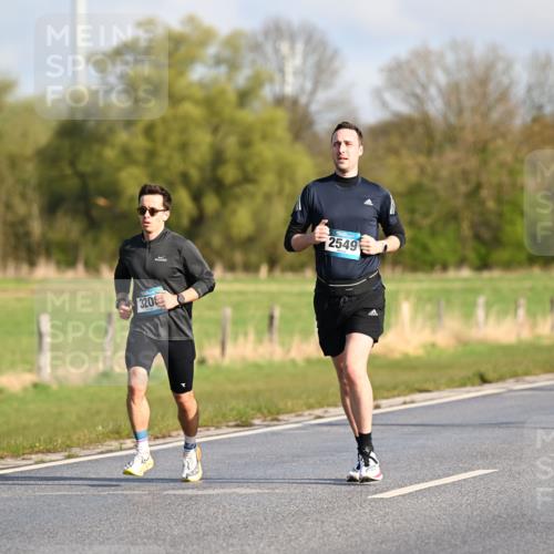 12.04.2026 - 45. Internationalen Wilhelmsburger Insellauf Dr. Thomas Lammeyer http://msf.ph/oto/9431286 12.04.2026 09:11:10 Laufen 320, 2549, 4003 meine-sportfotos.de