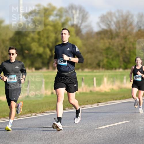 12.04.2026 - 45. Internationalen Wilhelmsburger Insellauf Dr. Thomas Lammeyer http://msf.ph/oto/9431289 12.04.2026 09:11:11 Laufen 3208, 2549, 4003 meine-sportfotos.de