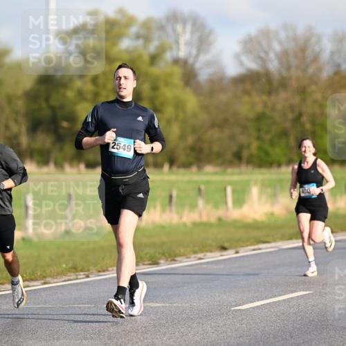 12.04.2026 - 45. Internationalen Wilhelmsburger Insellauf Dr. Thomas Lammeyer http://msf.ph/oto/9431291 12.04.2026 09:11:11 Laufen 320, 2549, 400, 4261 meine-sportfotos.de
