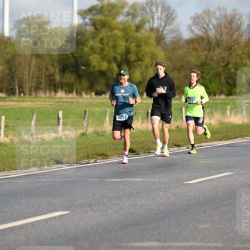 12.04.2026 - 45. Internationalen Wilhelmsburger Insellauf Dr. Thomas Lammeyer http://msf.ph/oto/9431431 12.04.2026 09:11:43 Laufen 2253, 2010, 2127 meine-sportfotos.de
