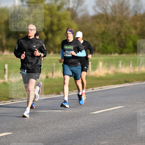 12.04.2026 - 45. Internationalen Wilhelmsburger Insellauf Dr. Thomas Lammeyer http://msf.ph/oto/9431509 12.04.2026 09:11:59 Laufen 049, 22, 27934 meine-sportfotos.de