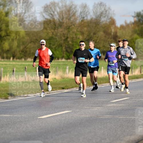 12.04.2026 - 45. Internationalen Wilhelmsburger Insellauf Dr. Thomas Lammeyer http://msf.ph/oto/9431565 12.04.2026 09:12:12 Laufen 4492, 3473, 3053 meine-sportfotos.de