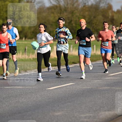12.04.2026 - 45. Internationalen Wilhelmsburger Insellauf Dr. Thomas Lammeyer http://msf.ph/oto/9431713 12.04.2026 09:12:39 Laufen 5561, 4154, 4052, 4694 meine-sportfotos.de